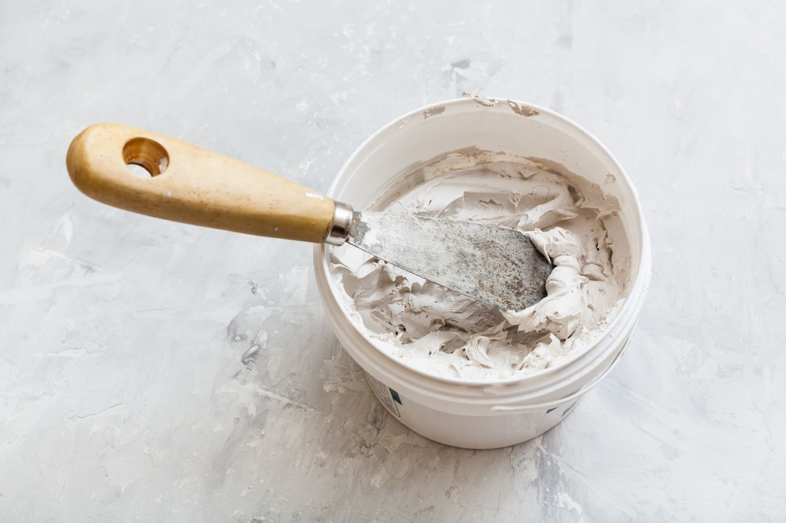 How Long Does it Take for Spackle to Dry?
