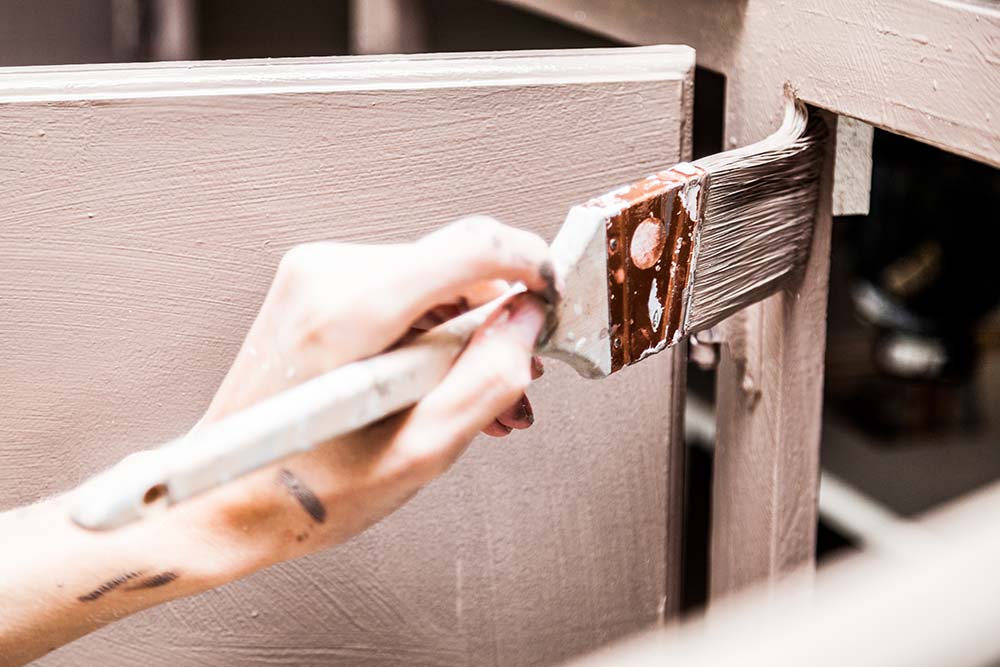 How to Paint a Cabinet?